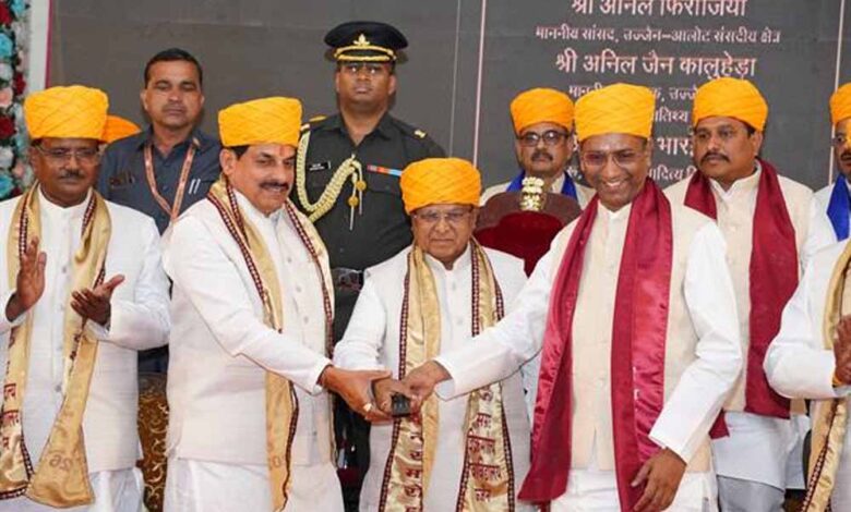 दीक्षा प्राप्त करने के बाद विद्यार्थी समाज और देश के विकास में सहयोग दें और बने जिम्मेदार नागरिक : राज्यपाल पटेल 1 Diksha 01