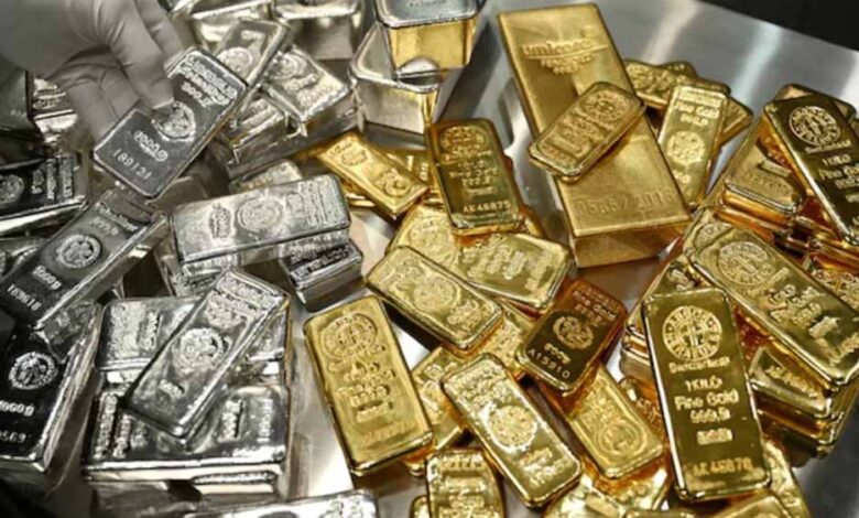 ईरान युद्ध का असर: सोना ₹12,000 टूटा, चांदी ₹31,000 लुढ़की—सालभर में कितनी आई गिरावट? 1 Gold silver2