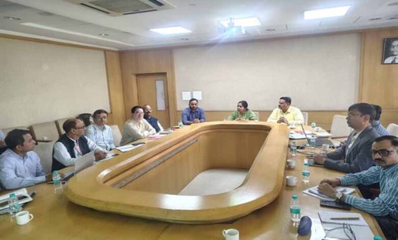प्रदेश में पर्याप्त मात्रा में है पेट्रोल, डीजल एवं एलपीजी अपर मुख्य सचिव खाद्य शमी ने की समीक्षा 1 Khad 01