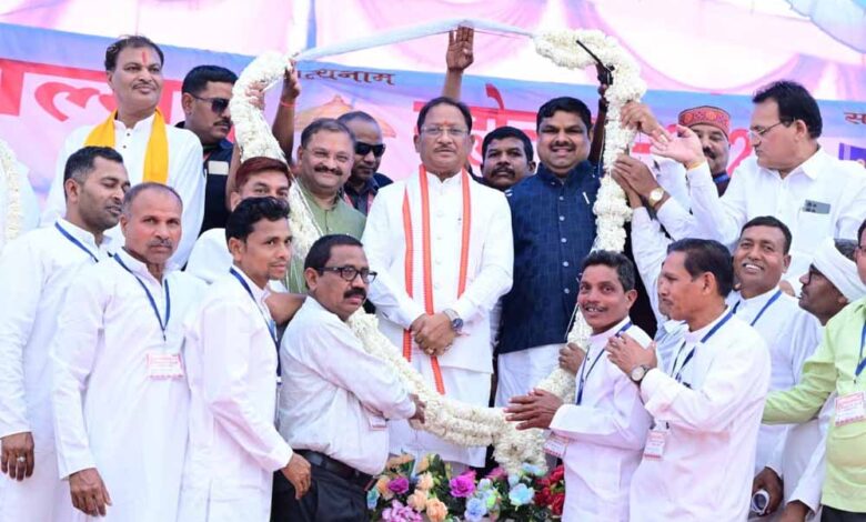 मुख्यमंत्री विष्णु देव साय कबीर मठ आश्रम में आयोजित अखिल भारतीय सद्गुरु कबीर संत सम्मेलन में हुए शामिल 1 Sahe 01