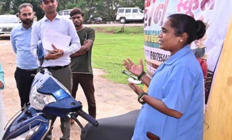 सपनों को उड़ान देने जरूरत होती है साहस और संकल्प की 1 Scooty