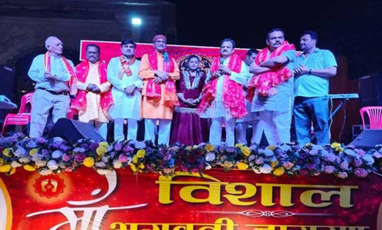माँ के आशीर्वाद से ही सभी कार्य सफल होते हैं : उप मुख्यमंत्री शुक्ल 1 Shukla 01 4