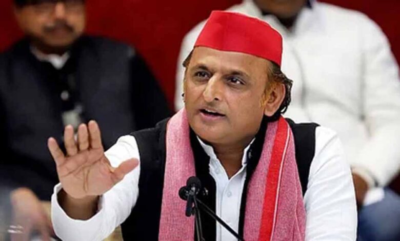 रोहित पांडेय और पूर्व DIG समेत कई नेता सपा में शामिल, अखिलेश यादव ने BJP पर साधा निशाना 1 akhlish yadav2