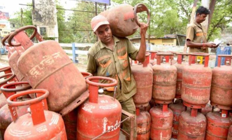 एलपीजी सब्सिडी के लिए बड़ा बजट: 2025-26 में तेल कंपनियों को 30,000 करोड़ देगी सरकार 1 gas3