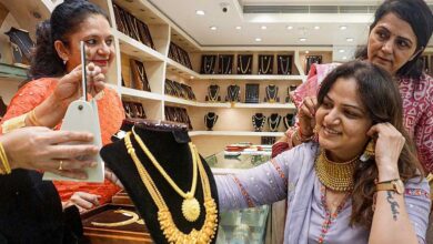 Gold-Silver Prices Down: सोना और चांदी हुए सस्ते, ग्राहकों के चेहरे पर खुशी 8 gold silver 130 7