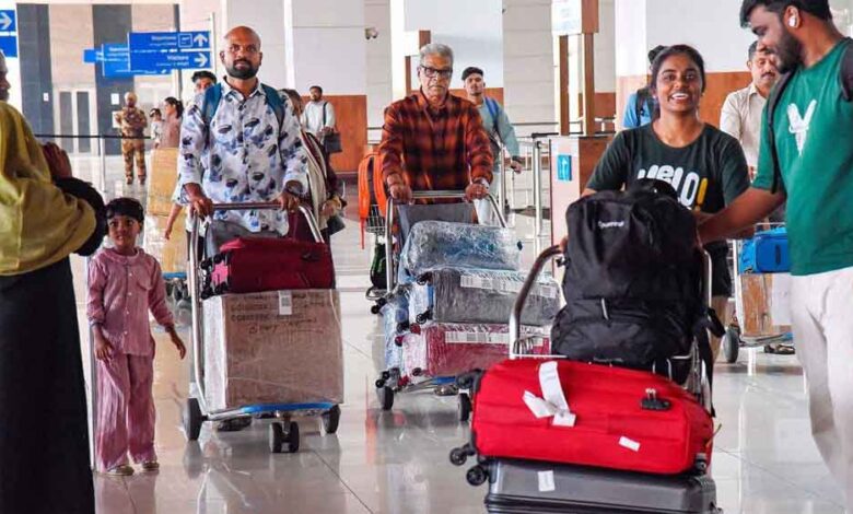 दुबई में भारतीय दूतावास की एडवाइजरी: नागरिकों को गैर-जरूरी यात्रा से बचने की सलाह 1 ind1 2