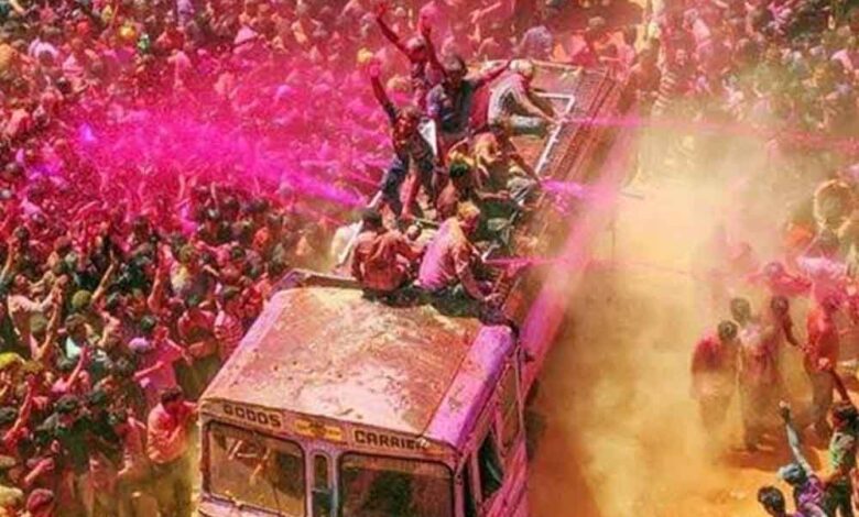 इंदौर में देश का सबसे बड़ा रंगोत्सव: 4 किमी जुलूस, 5 घंटे का जश्न, तोप-मिसाइलों से होगी पुष्प वर्षा 1 indore 2