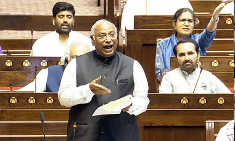 राज्यसभा में खड़गे का आरोप: भारत की ऊर्जा सुरक्षा खतरे में 1 kharge