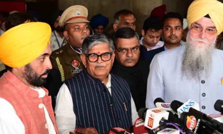 पंजाब विधानसभा बजट सत्र की शुरुआत: राज्यपाल गुलाब चंद कटारिया ने गिनाईं सरकार की उपलब्धियां, स्पीकर को दी अहम सलाह 1 maan 1
