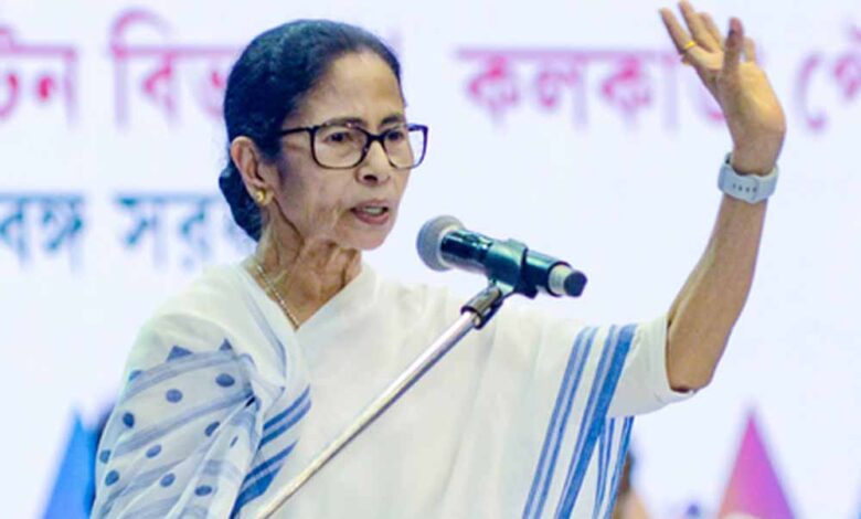 चुनाव आयोग पर ममता बनर्जी का बड़ा हमला, बोलीं- देश में अघोषित आपातकाल जैसे हालात 1 mamta 5