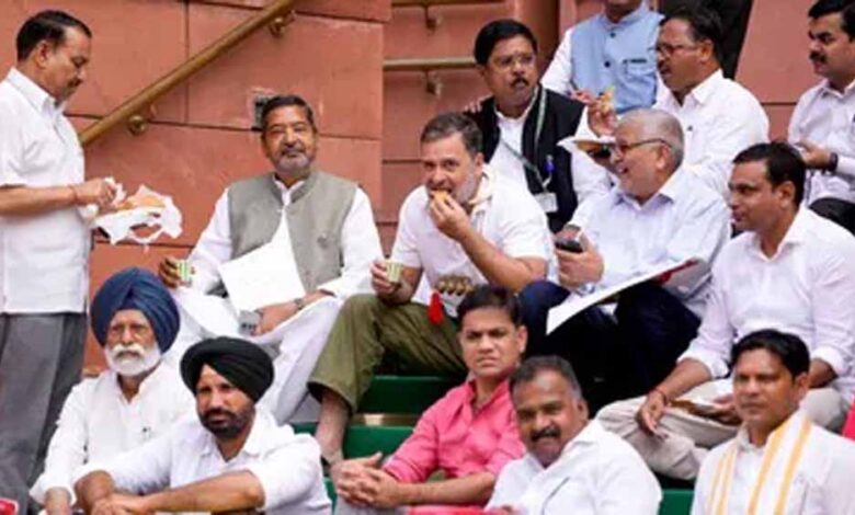 राहुल गांधी के बयान पर बवाल: 200+ पूर्व नौकरशाह और सैन्य अफसरों ने मांगी माफी 1 rahul 4
