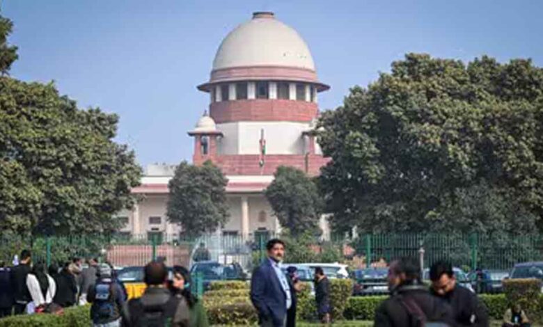 पत्नी को गुजारा भत्ता दिलाने के लिए सुप्रीम कोर्ट सख्त: पति की सैलरी से 25 हजार काटकर देने का आदेश 1 sc