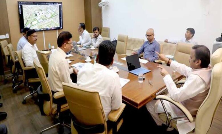 एमजीएम इंदौर में नवीन अत्याधुनिक चिकित्सालय भवन क्षेत्र की चिकित्सा सेवाओं को करेगा सुदृढ़ : उप मुख्यमंत्री शुक्ल 1 sukla