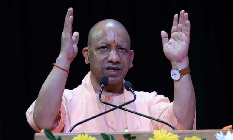 आर्टिफिशियल इंटेलिजेंस की रेस में आठ डाटा सेंटर पार्क उत्तर प्रदेश को बढ़ाएंगे आगे 1 yogi 119 3 1