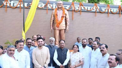 अम्बिकापुर में पूर्व विधायक पंडित रविशंकर त्रिपाठी की प्रतिमा का अनावरण, सीएम विष्णु देव साय रहे मौजूद 10 1 39