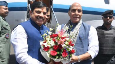 मुख्यमंत्री डॉ. यादव ने की केंद्रीय रक्षा मंत्री राजनाथ सिंह की आत्मीय अगवानी 8 11A 183