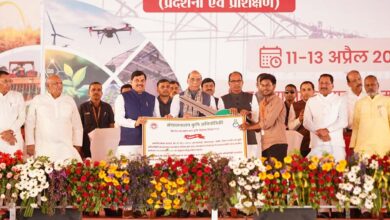 रायसेन में दिवसीय राष्ट्रीय उन्नत कृषि महोत्सव का आगाज, मंच पर एक साथ दिखे रक्षामंत्री, कृषि मंत्री और मुख्यमंत्री 4 11A 201