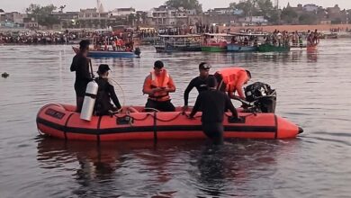 वृंदावन में बोट डूबने के बाद 10 की मौत, घंटों बाद दलदल में फंसी मिली बोट, 5 लोग अब भी लापता 10 11A 7