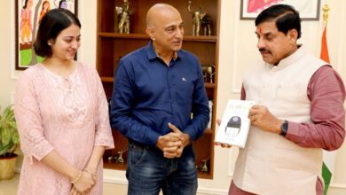 मुख्यमंत्री डॉ.यादव ने क्रिकेटर और कोच अमय खुरासिया की पुस्तक 74 वर्ष बाद पुस्तक का विमोचन किया 3 13A 13