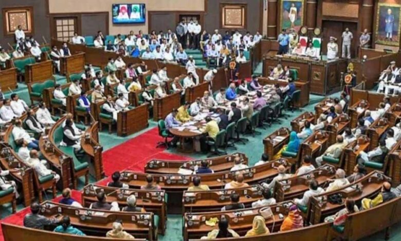 मध्य प्रदेश में 33% महिला आरक्षण प्रस्ताव पर सियासी घमासान 1 149 8
