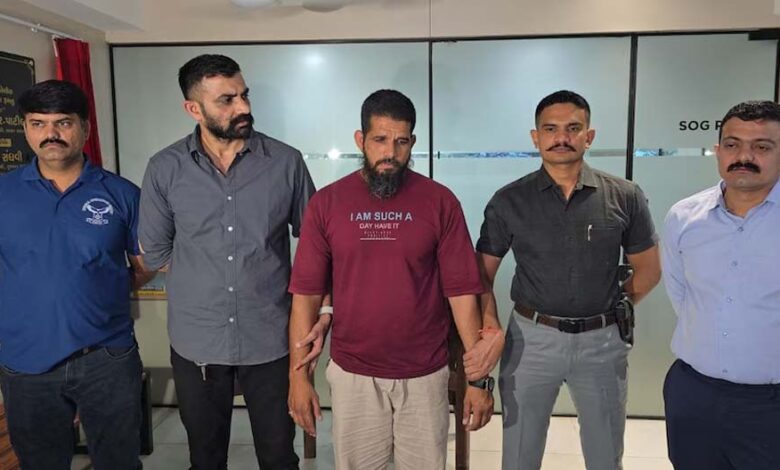 अरबपति परिवार की महिला जिम ट्रेनर के जाल में फंसी, आरोपी को पकड़ा गया 1 15A 146