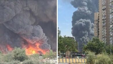 लखनऊ के बाद गाजियाबाद के इंदिरापुरम में भीषण आग, काले धुएं से आसमान भर गया 8 16A 105