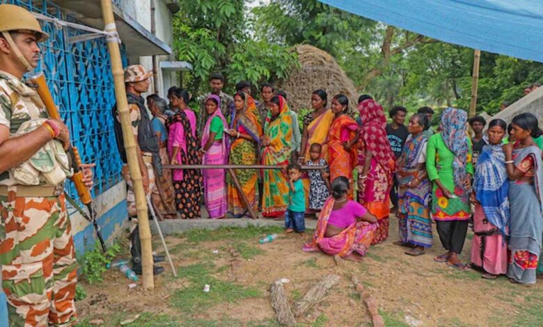 बंगाल में 8 हजार पोलिंग बूथ को चुनाव आयोग ने माना सुपर सेंसेटिव, 135 दबंगों को पकड़ा 1 21A 85