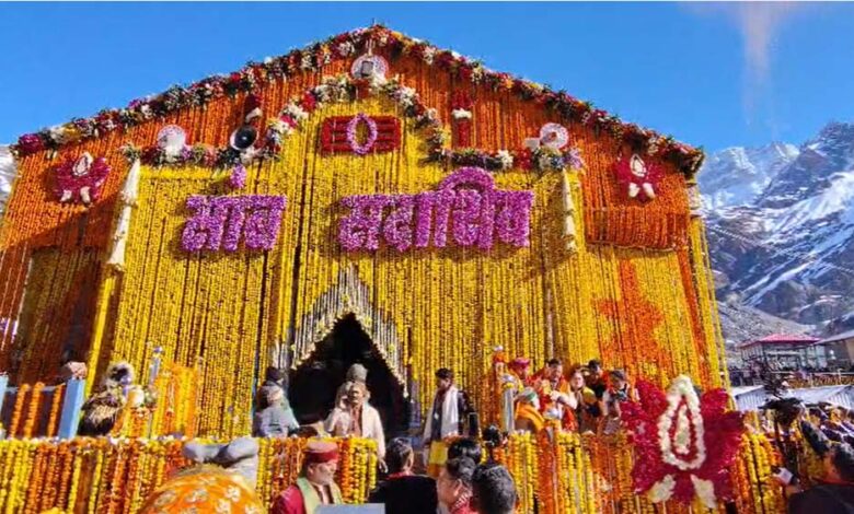 केदारनाथ धाम के कपाट खुले, महादेव के जयकारे से गूंज उठा वातावरण, हुई पुष्प वर्षा 1 22A 28