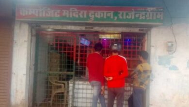 अंग्रेजी शराब ठेकेदार की मनमानी एमआरपी से ज्यादा वसूली करने का आरोप 1 29A 111