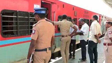 बंगाल में पकड़े गए 14 बांग्लादेशी नागरिक, फर्जी आधार, मलेशियाई करेंसी और कश्मीर का प्लान हुआ उजागर 1 2A 29