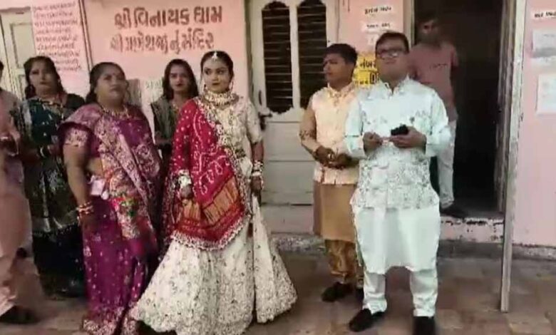 जामनगर में दुल्हन ने शादी से पहले किया मतदान, लोकतंत्र की मिसाल 1 43 15