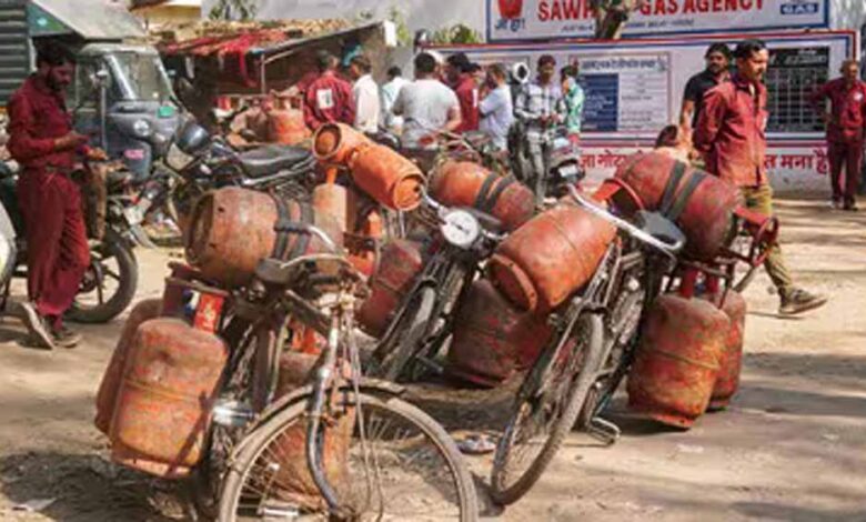 शादी सीजन में LPG संकट, व्यावसायिक सिलेंडर की किल्लत से बढ़ी परेशानी 1 55 13