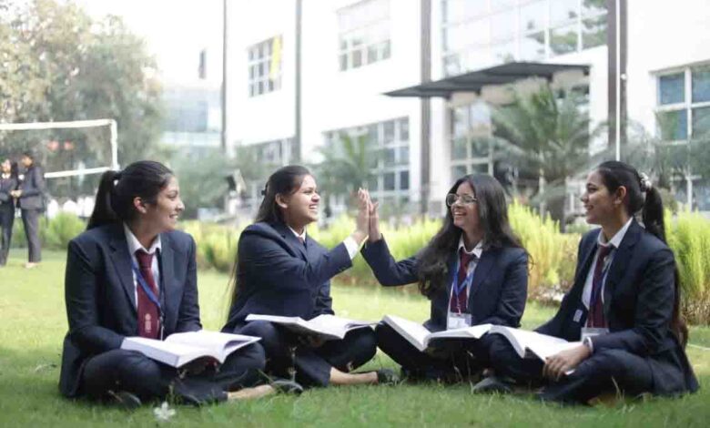 यूपी के लाखों छात्रों को योगी सरकार का बड़ा तोहफा, छात्रवृत्ति से वंचित रहे छात्र अब दोबारा कर सकेंगे आवेदन 1 64