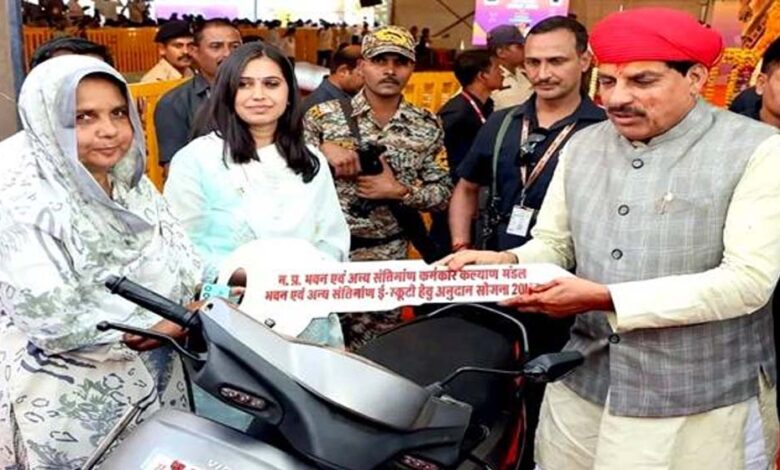 सफलता की कहानी- ई-स्कूटर अनुदान योजना से दमोह की सायरा बी बनीं आत्मनिर्भर 1 6A 184