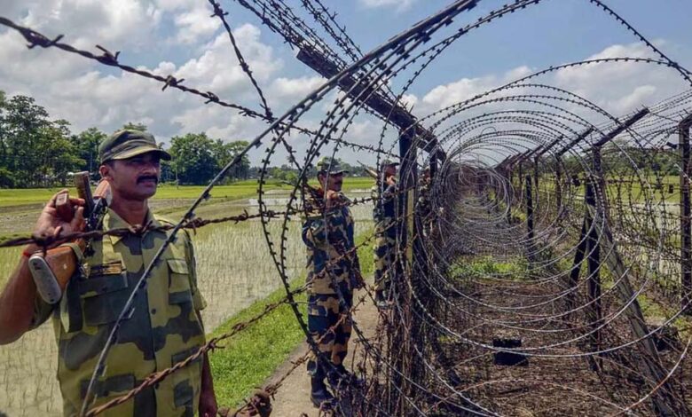 बांगलादेश बॉर्डर से भारत में घुसने की सोचने वाले घुसपैठिये अब कांपेंगे 1 6A 59