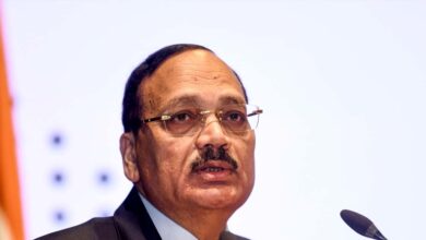 पहली बार मोबाइल लेकर सुप्रीम कोर्ट पहुंचे CJI सूर्यकांत, किसका था मैसेज? 1 8A 36