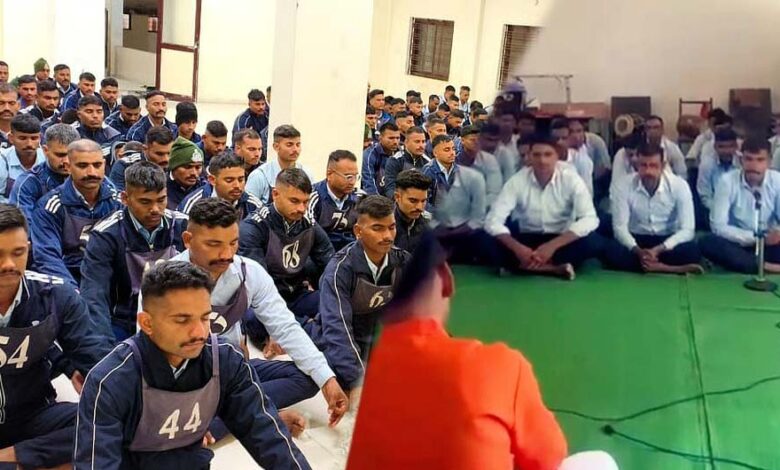 एमपी पुलिस ट्रेनिंग में अब 'दक्षिणामूर्ति स्तोत्र' से होगी दिन की शुरुआत, नए आदेश पर सियासी बवाल 1 8A 56