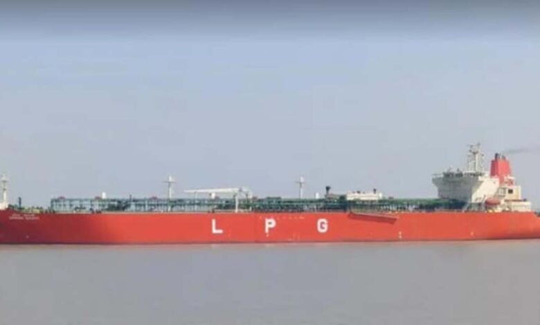 अब देश में नहीं होगी LPG की किल्लत! 15,400 टन रसोई गैस लेकर मुंबई पहुंचा 'ग्रीन आशा' टैंकर 1 9A 58