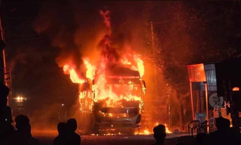 बारातियों से भरी बस में अचानक आग, शॉर्ट सर्किट की आशंका से मचा हड़कंप 1 Chhattisgarh News 04 1 22