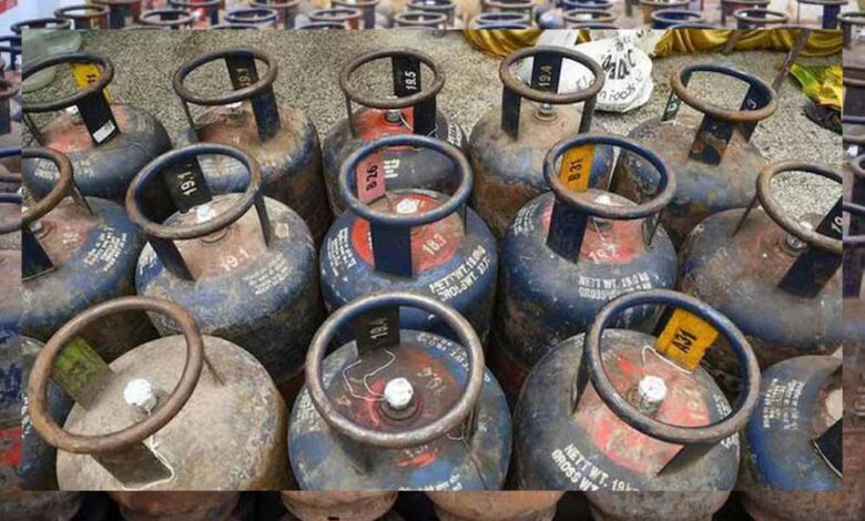 अब तक 2937 स्थानों पर हुई जाँच, 4527 गैस सिलेण्डर किये गये जब्त 1 LPG Cylinder20 2