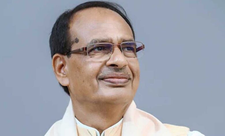 विदिशा से मोहभंग या नया सियासी गणित? शिवराज मामा की रायसेन में बढ़ती सक्रियता ने छेड़ी जन चर्चा 1 Shivraj Singh Chauhan 126 3
