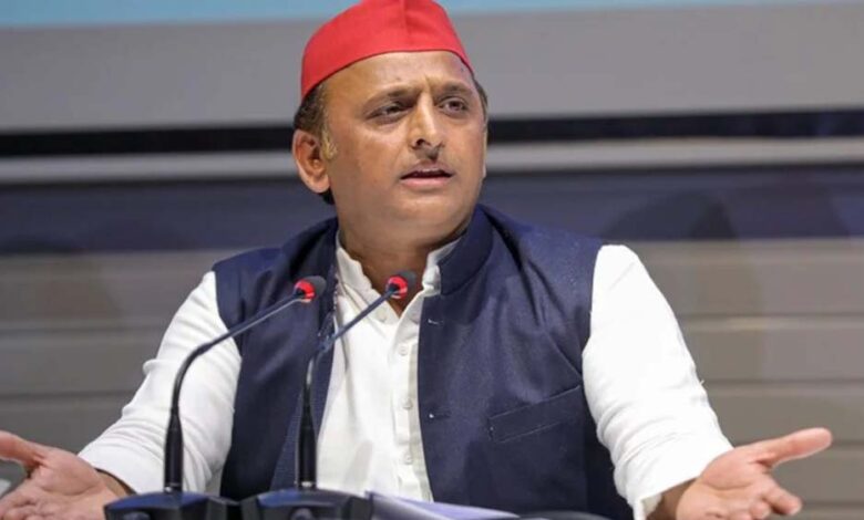 अखिलेश यादव का बड़ा दांव: सपा सरकार बनी तो 300 यूनिट बिजली फ्री, महिलाओं को 40 हजार पेंशन 1 akhilesh yadav 11 1