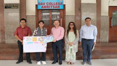 स्वास्थ्य जागरूकता का संदेश: DAV कॉलेज में पोस्टर प्रतियोगिता ने खींचा सबका ध्यान 1 dav cvo
