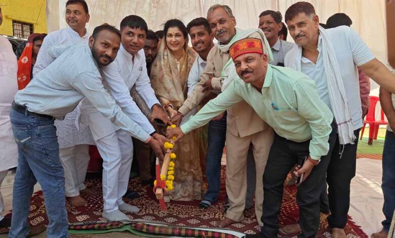 राज्यमंत्री गौर ने किया 6.20 करोड़ की लागत के सड़क निर्माण कार्य का भूमि-पूजन 1 krishna gour
