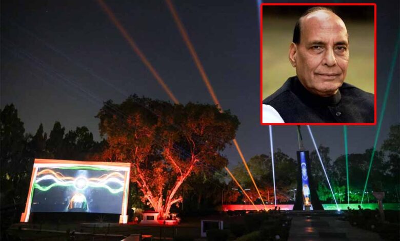 रक्षा मंत्री राजनाथ सिंह ने लखनऊ में सेना के युद्ध स्मारक पर लेज़र, लाइट और साउंड शो का किया उद्घाटन 1 leger show