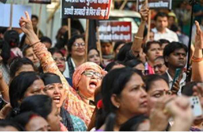 महिला आरक्षण बिल पर सियासी घमासान, दिल्ली में भाजपा का प्रदर्शन—राहुल गांधी के घर के बाहर विरोध 1 nari