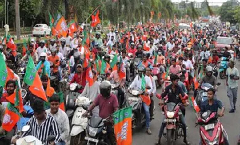 बंगाल में बाइक रैली पर सख्ती: पीछे बैठना भी पड़ा भारी, चुनाव आयोग का बड़ा फैसला 1 raily