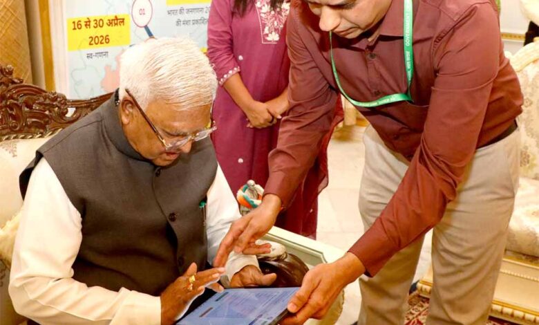 राज्यपाल पटेल ने जनगणना की स्व-गणना प्रक्रिया में हिस्सा लिया 1 rajyapal 1