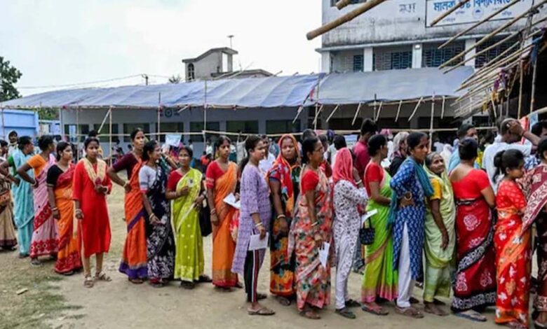 बंगाल के 15 मतदान केंद्रों पर री-पोलिंग, 9 बजे तक 16.23% वोटिंग 1 2A 6