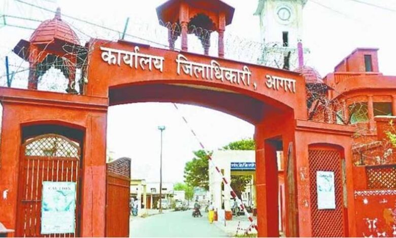 ड्यूटी कटवाने के लिए कलेक्ट्रेट में उमड़ रही भीड़, 300 से अधिक आवेदन 1 31 11